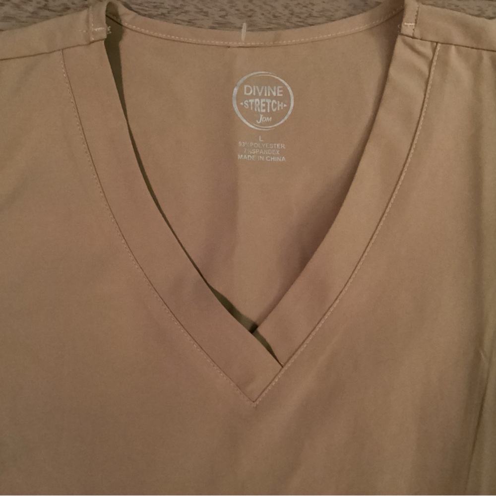 Divine Stretch by JDM Scrub Top Size Large NWOT - Picture 3 of 8